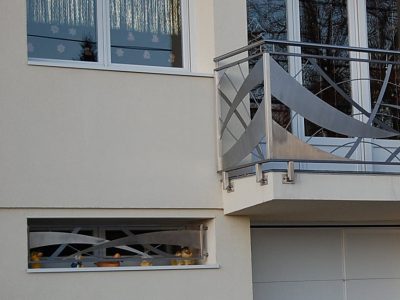 balustrada-balkonowa-ze-stali-nierdzewnej-na-balkon-nierdzewna